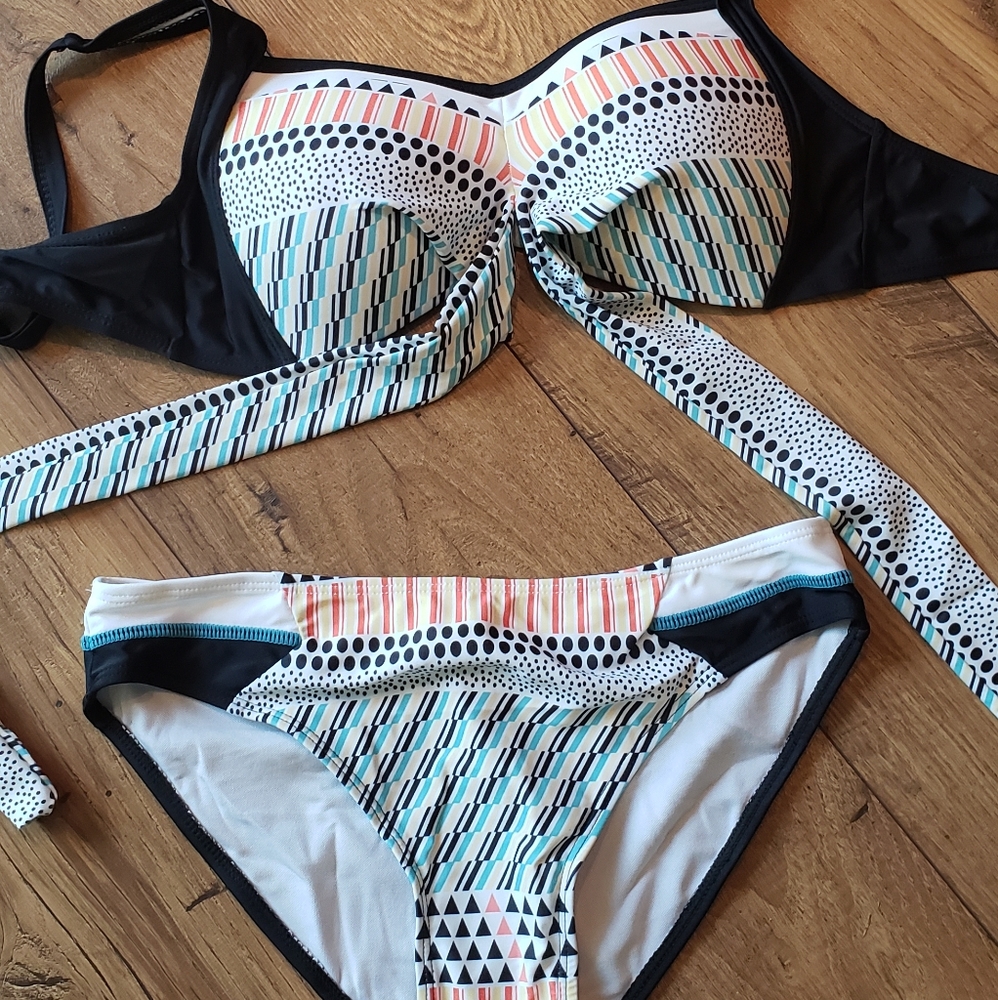 Swimsuit - Picture 3 of 4
